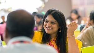 Punonjës të Shell duke drekuar