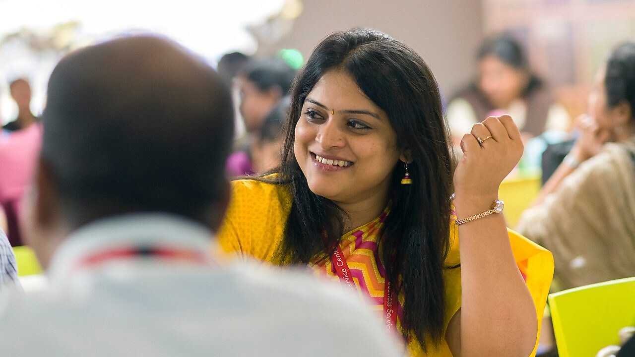 Punonjës të Shell duke drekuar