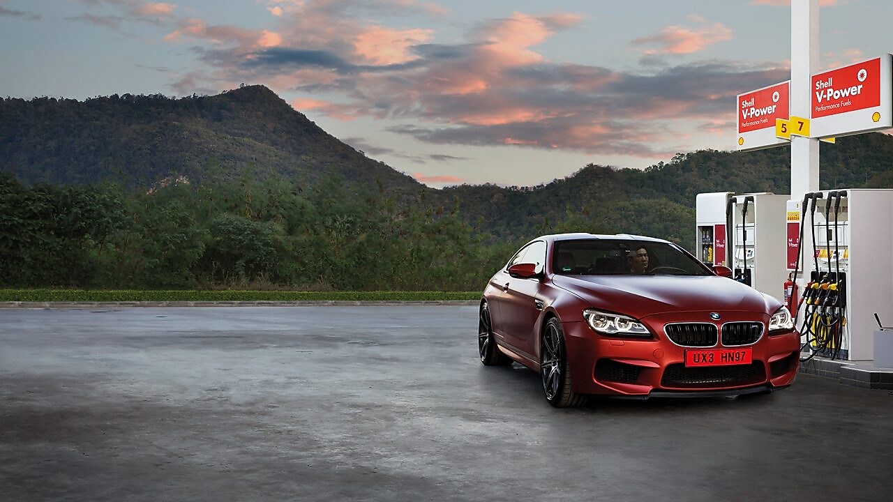 Makinë e kuqe në ambientet e predhës