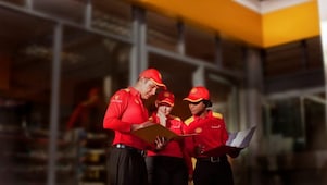 Punonjës, kontraktor ose vartës aktual ose i mëparshëm i Shell
