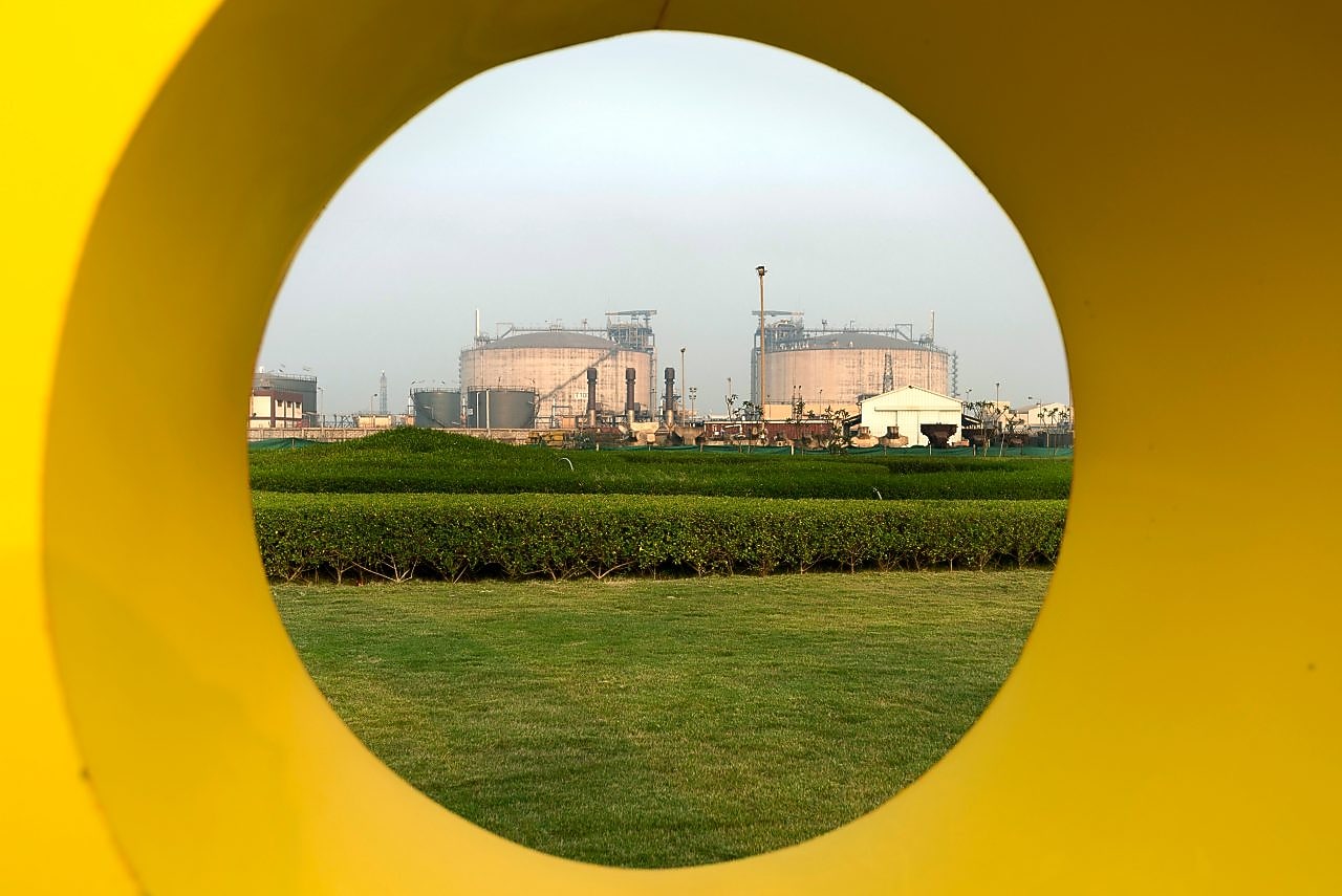 Projekt fotografik në Indi, Hollandë, 2014 – depozitat Hazira LNG