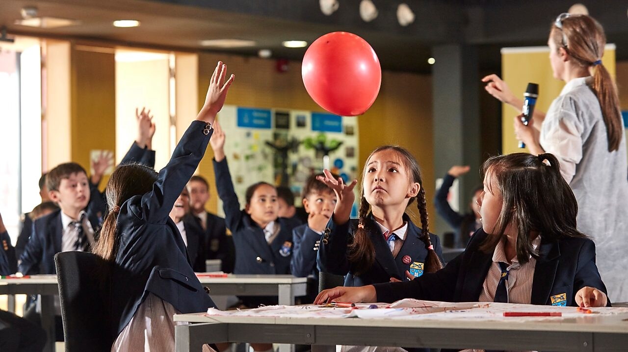 children in the classroom red balloon